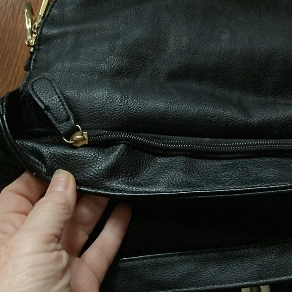 STEVE MADDEN leather black bag, fringe. Adjustable and removable shoulder strap. - Picture 14 of 15